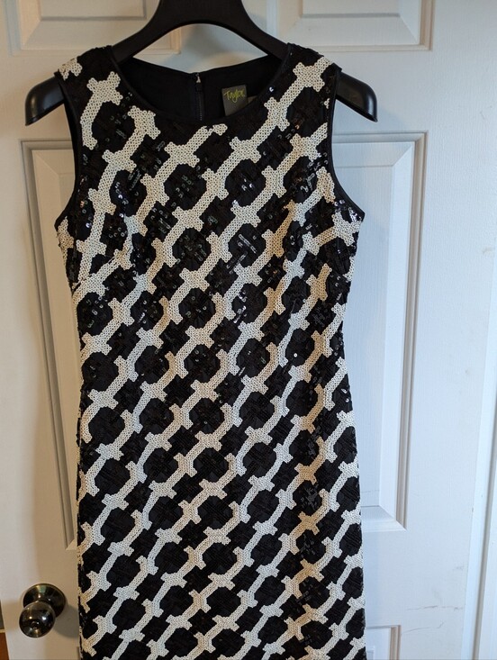 Taylor Dresses & Skirts - Taylor Black & White Sequin Shift Dress